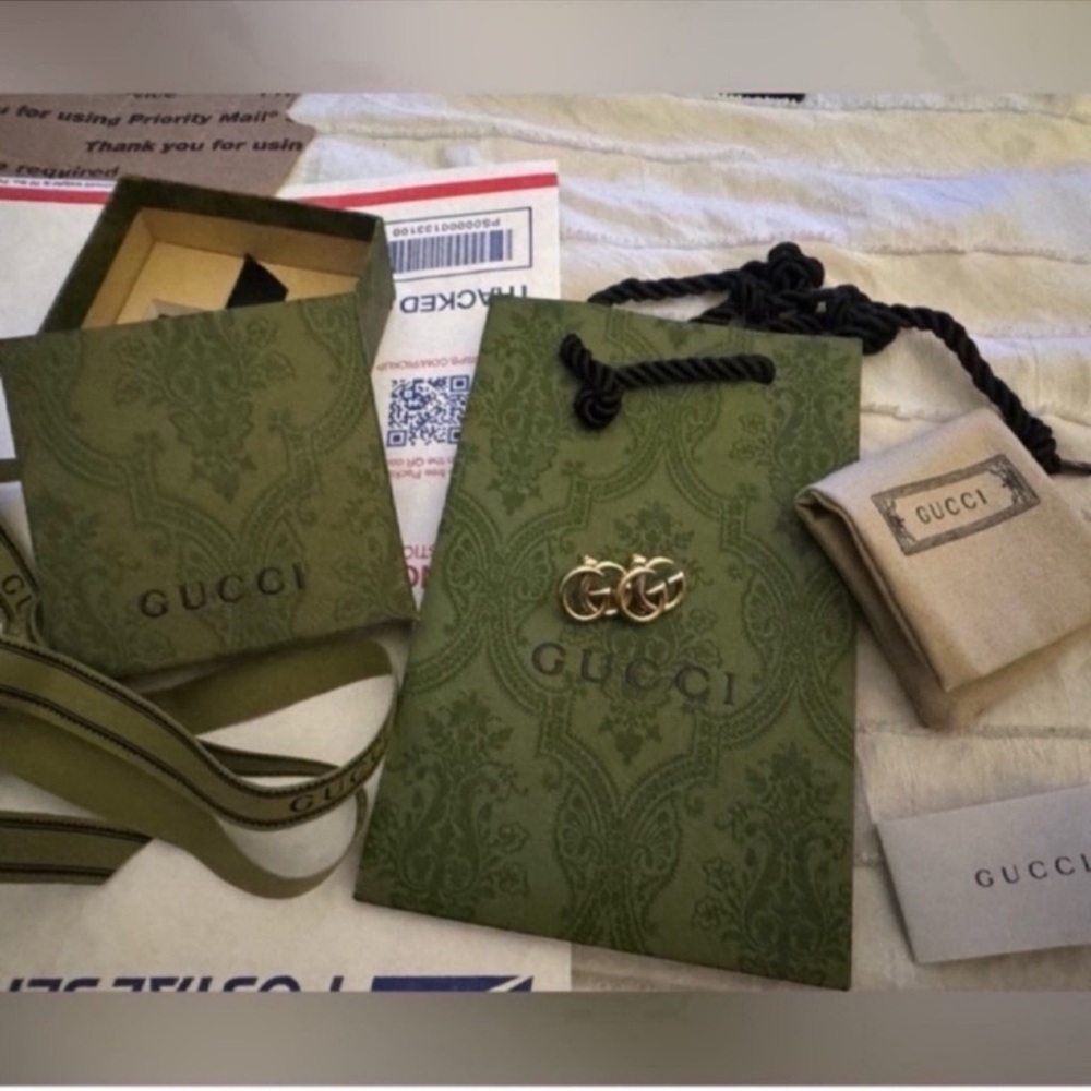 Gucci Gold Interlocking GG Logo Stud Earrings - Picture 7 of 9